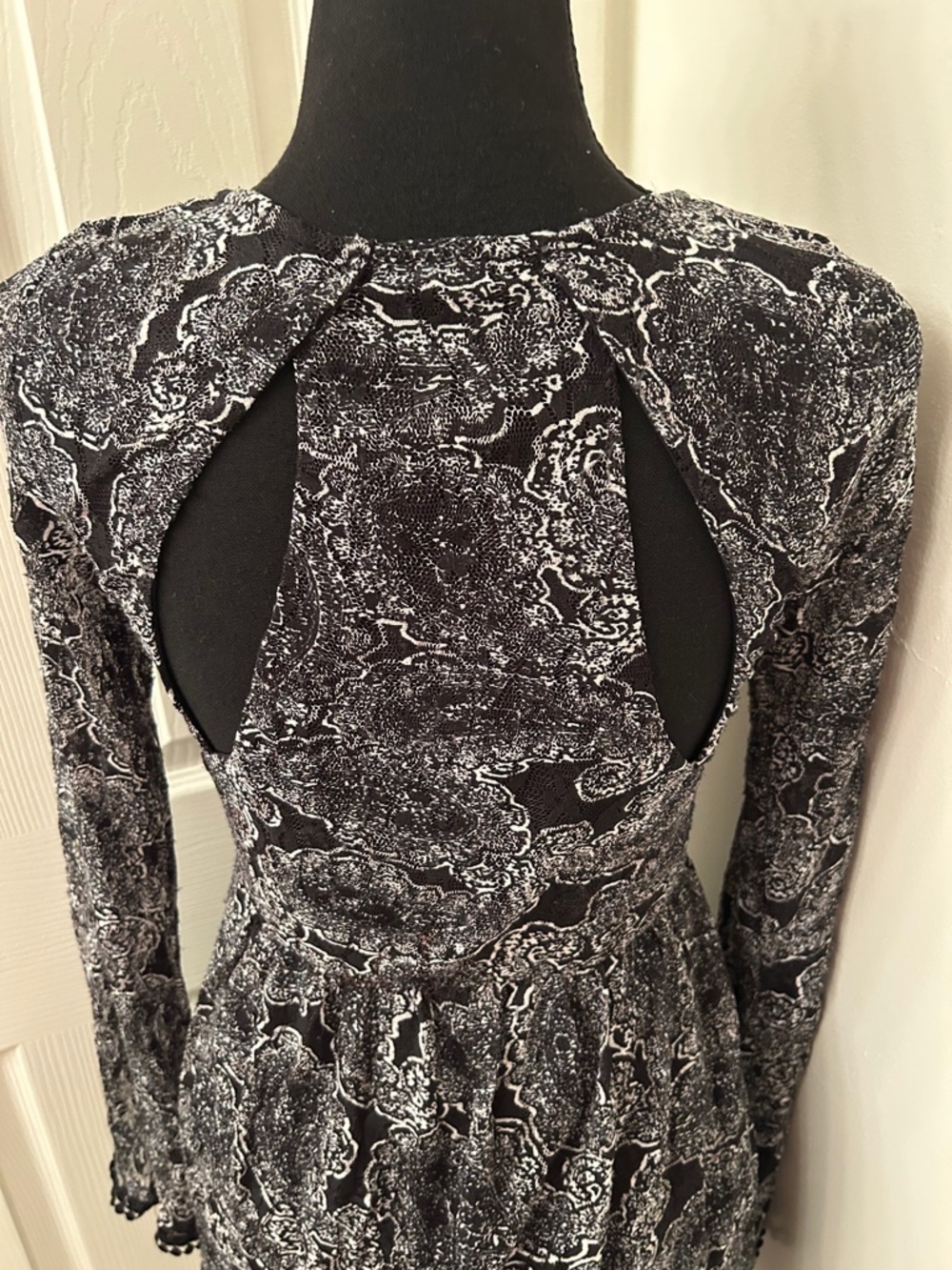 Miami Black and White Bohemian Long Sleeve Mini Dress Size Small - Picture 7 of 8